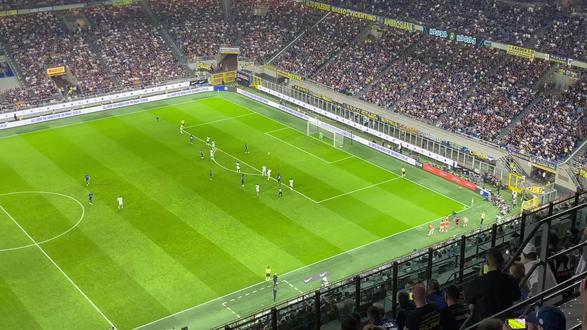 牢牢占据 牢牢占据